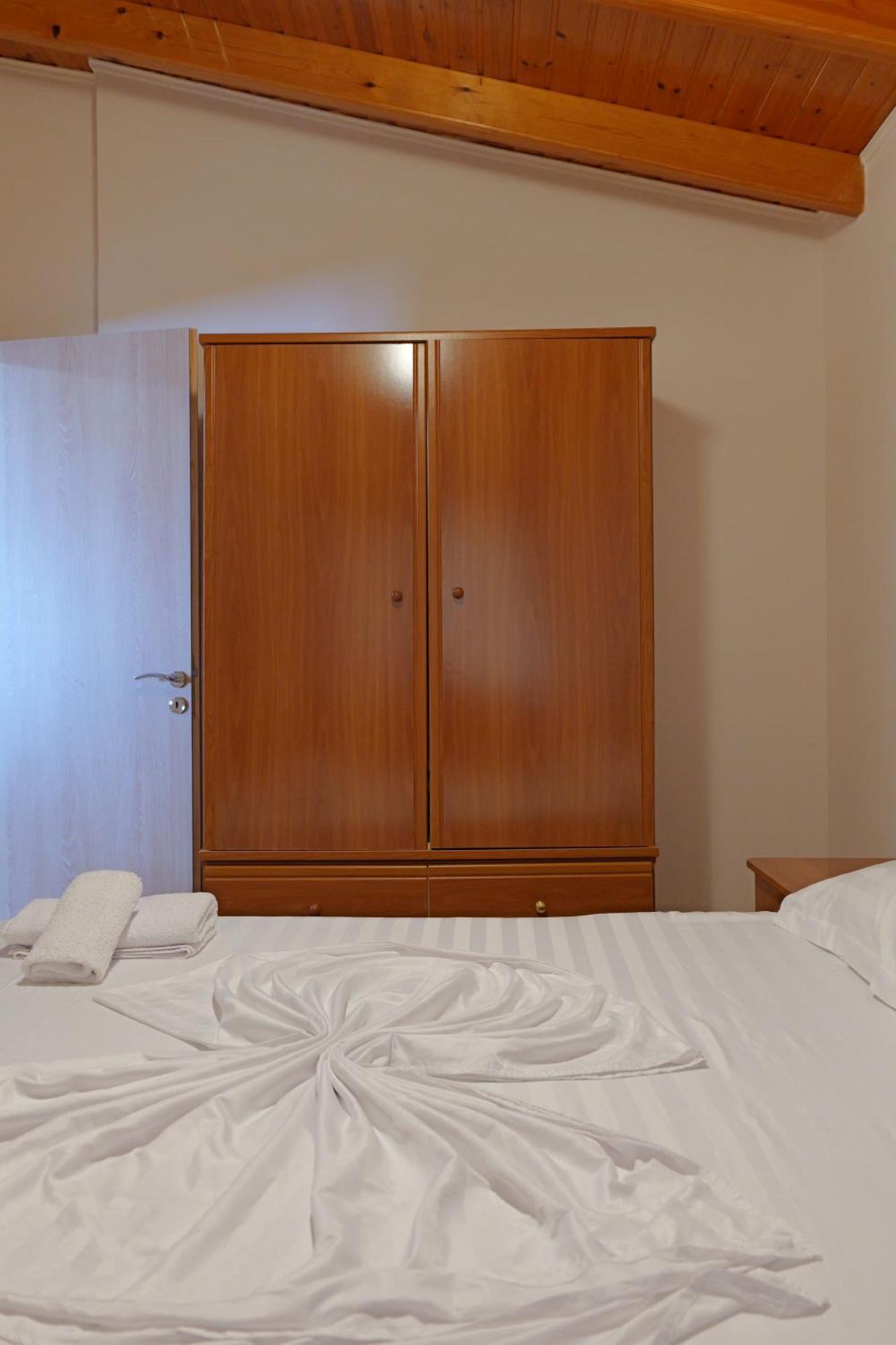 Arthur'S 4Apartments Borsh Esterno foto